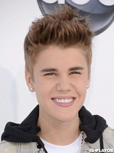 255417_477623015597668_563757924_n - justin bieber