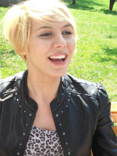 531754_261434940628545_631818443_n