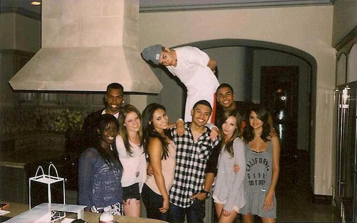 554901_470219459673233_1171721839_n - Justin Bieber 5