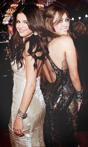 540765_472681452760367_811883950_n