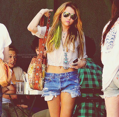 541197_296380797109363_219233388157438_675559_1145354934_n