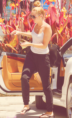 tumblr_m6hd4lq7yR1rze53wo1_250_large