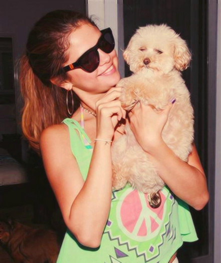 165836_472673406094505_1486018398_n - Selena Gomez 5