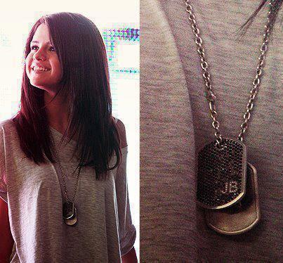 311551_251815811597330_1678813620_n - Selena Gomez 5