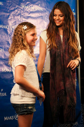 376839_10150931860070975_1788883197_n - Selena Gomez 5