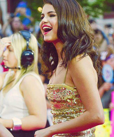 396793_472602852768227_238444567_n - Selena Gomez 5