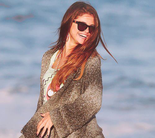 399205_473088766052969_1019340247_n - Selena Gomez 5