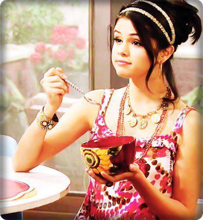 403822_389381927784149_1831639980_n - Selena Gomez 5