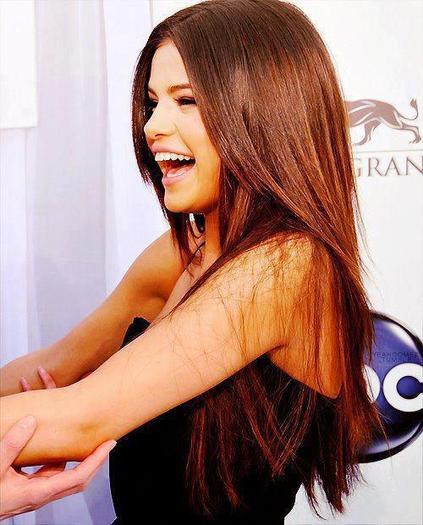 425122_472757889419390_1744921184_n - Selena Gomez 5