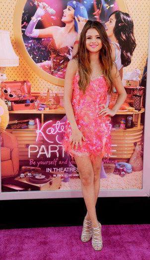 548101_465059450189234_1101811529_n - Selena Gomez 5