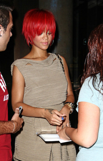 Rihanna+Hair+I5jFcETFA8ll - Rihanna 1
