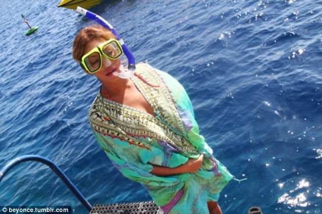 pozele-cu-beyonce-pe-care-nu-le-ai-mai-vazut-pana-acum-cum-arata-vedeta-in-costum-de-baie_9 - Beyonce
