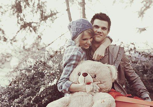 397282_245233955548140_169495459788657_590480_1761934062_n - Taylor Swift