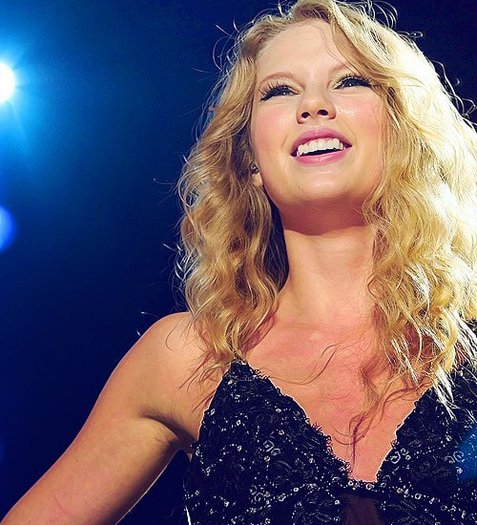 428227_268090089929193_169495459788657_639511_1973171149_n - Taylor Swift