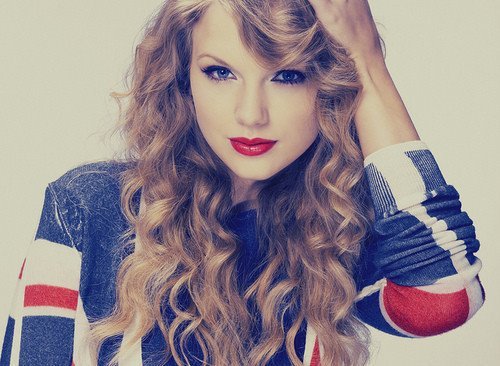 484301_411812192204685_235331528_n - Taylor Swift
