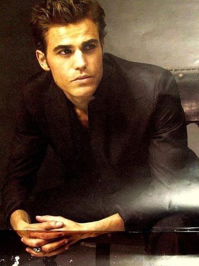 148958_351388548249245_231050613616373_912359_6052686_n - Paul Wesley