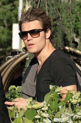 601376_368944943169568_122706679_n - Paul Wesley