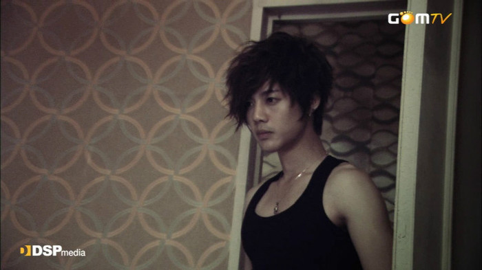 Dar,ai si tu grija de tn....daca te atingi de ea!Esti mort....