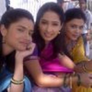 198990-ankita-lokhande-priya-marathe-and-prarthana-behere-during-shoot - Priya Marathe-Varsha Satish Joshi