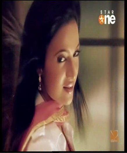 la cum imi zambeste nu stiu ma minuneaza prezenta lui