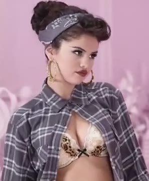 :@:@::@:@  te-ar prinde mai bine pe tine!! oricum nu ai esarfe!!