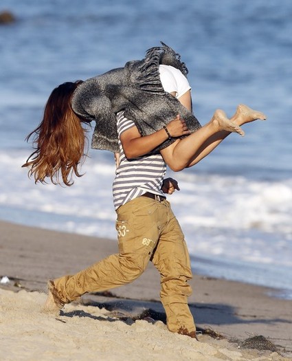M: Esti nebun?? J: Nu dar din cauza mea ai cazut M: Ig [cum sa nu:))]