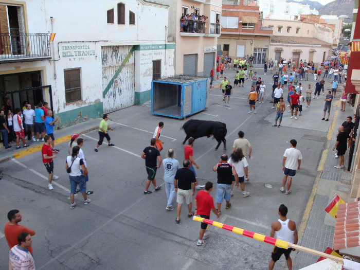 sarbatoarea strazii; intre alte activitati se scot tauri pe strada- un fel de corida populara
