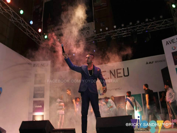 600665_360674397335830_1232946469_n