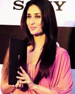 196130_254948001273815_1028684056_n - 0 Kareena Kapoor