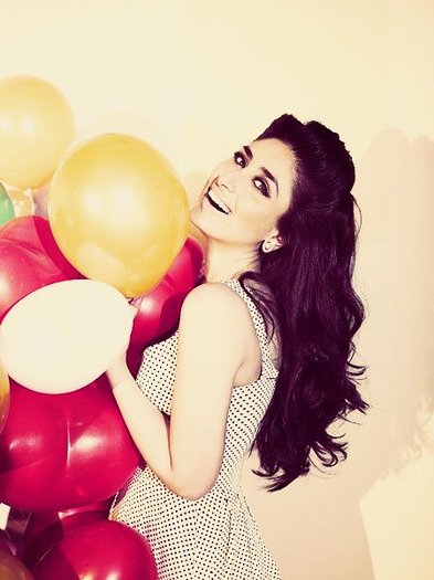 246588_259362874165661_1550903654_n - 0 Kareena Kapoor