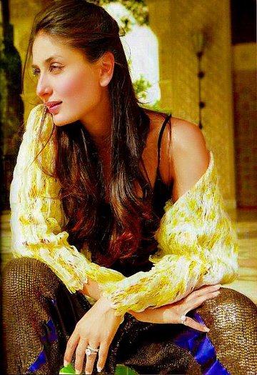 421396_255338264568122_851797034_n - 0 Kareena Kapoor