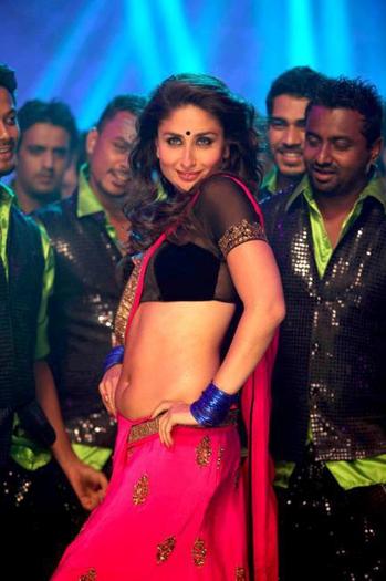 576887_251306834971265_1923375851_n - 0 Kareena Kapoor