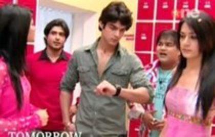 209000_130069510467745_559366486_n - jennifer winget10