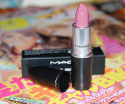 cute-girl-lipstick-mac-pink-Favim.com-456555_thumb - 00_Artistic Photos_00