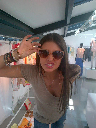 383451_369510496404540_182961278392797_1215508_697758894_n - Antonia