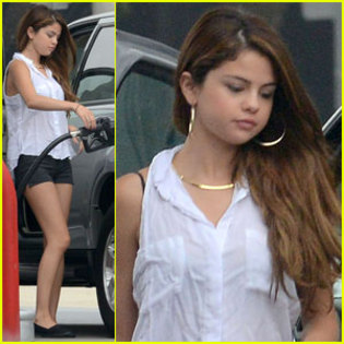 selena-gomez-gas-station - selena gomez xx