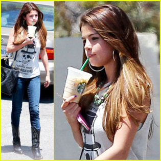 selena-gomez-starbucks-lady