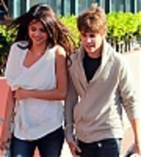 thumb_selena-gomez-0027 - selena gomez xx