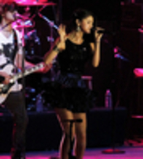 thumb_selena-gomez-032 - selena gomez xx