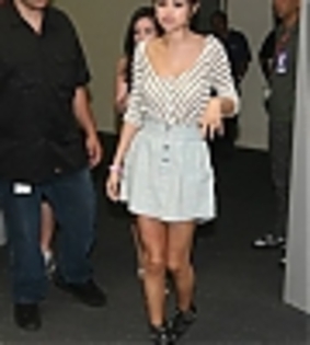 thumb_selena-gomez-0003