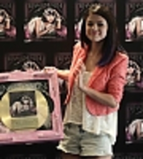 thumb_selena_gomez_05