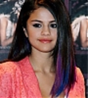 thumb_selena_gomez_07
