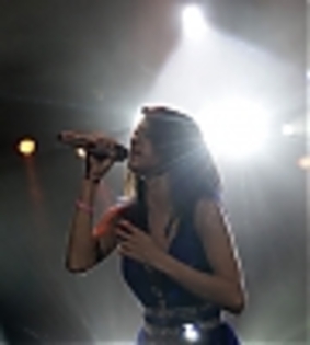thumb_selena_gomez_05