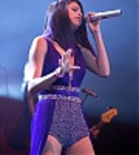 thumb_selena_gomez_06