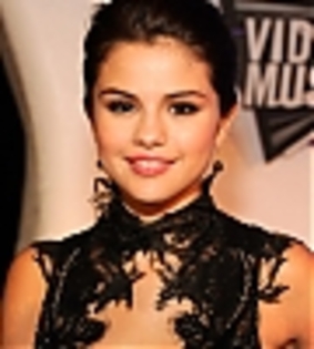 thumb_selena-gomez-010