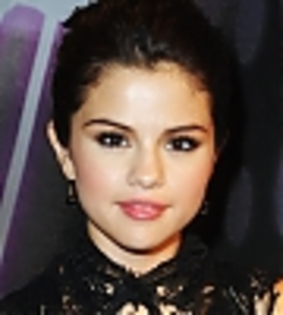 thumb_selena-gomez-038