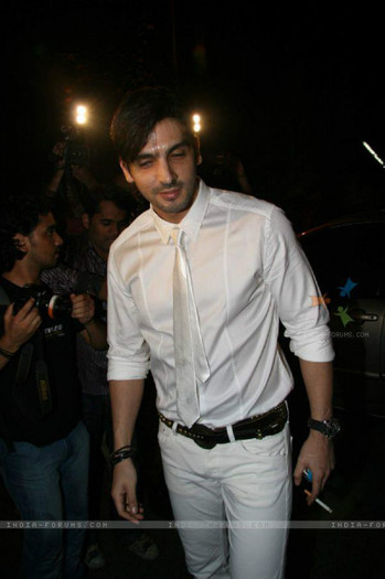 319760_308388659250003_1172590649_n