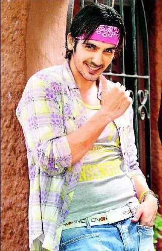 389131_185862034836000_1432854832_n - zayed khan