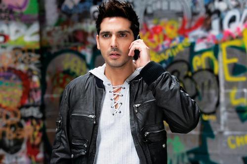 527170_308389412583261_23924260_n - zayed khan