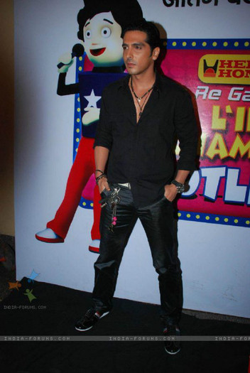 542107_308388602583342_2077506448_n - zayed khan